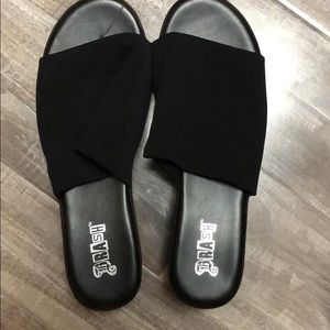 Women’s black stretchy platform sandals